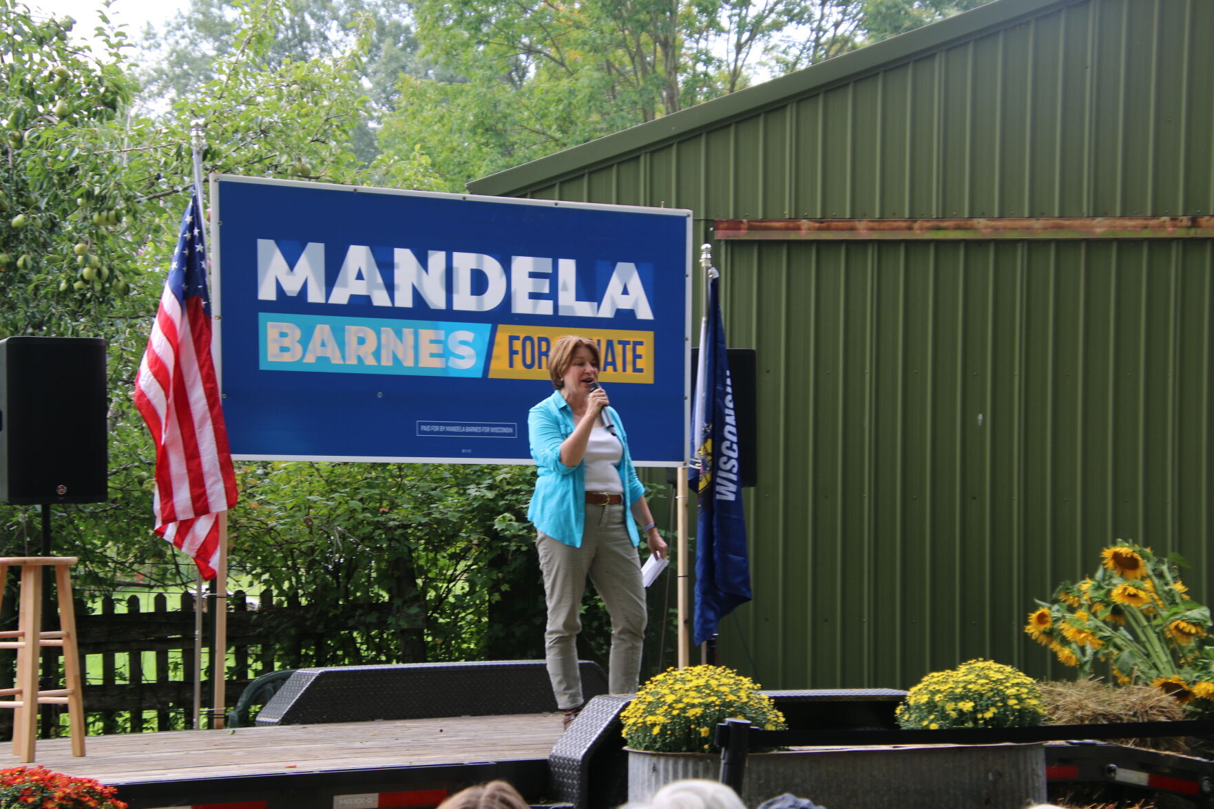 Klobuchar speaking wide.JPG